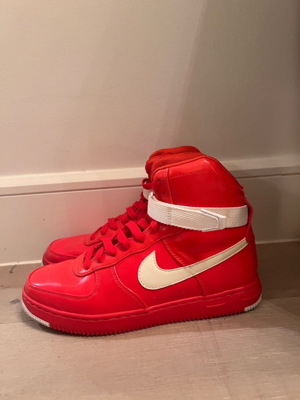 Nike Vintage Air Feather High Premium
Crimson Red Orange, Women’s Size 8.